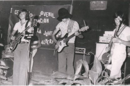 Participando en un certamen de la época.