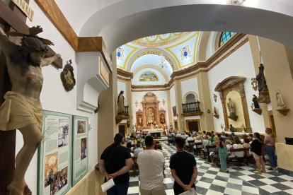 El Santuario de Tices acogió la vigilia de oración por el Papa Francisco.