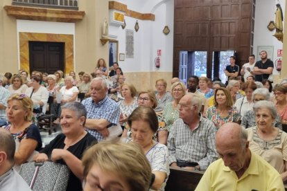 El Santuario de Tices acogió la vigilia por el Papa Francisco.
