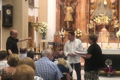 Providentia regaló al padre Antonio Cobo unas casullas para el Santuario de Tices.