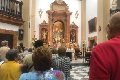 El Santuario de Tices acogió la vigilia por el Papa Francisco.