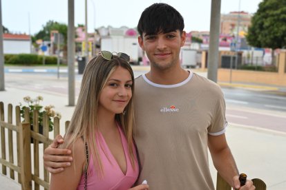 María Romero y Álvaro Góngora en la caseta de La Bodega del Jamón en San Isidro.
