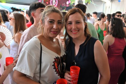 Amigas disfrutando las fiestas en la Caseta de La Bodega del Jamón en San Isidro.