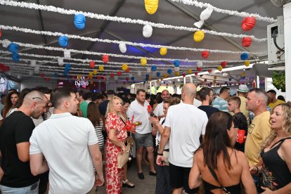 Fiesta en la Caseta de La Bodega del Jamón en San Isidro.