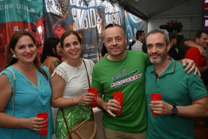 Diana, Isabel, Eloy y Jose en la Caseta de La Bodega del Jamón en San Isidro.