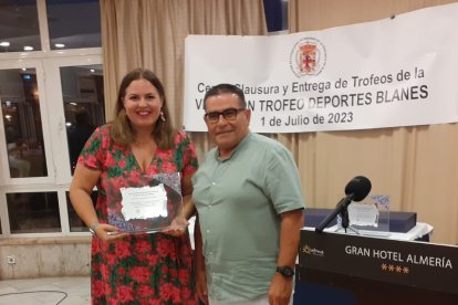 Losli Escámez con el presidente.