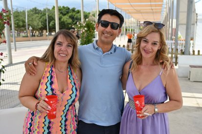 Elvi, Marco e Inma en la caseta de La Bodega del Jamón en San Isidro 2023.
