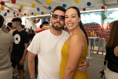 Raúl y Patricia en la caseta de La Bodega del Jamón en San Isidro 2023.