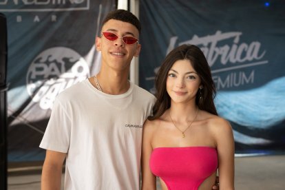 Moha e Iratxe en la caseta de La Bodega del Jamón en San Isidro 2023.