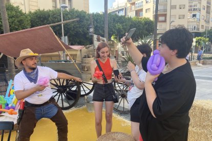 Almerienses esta tarde en la Rambla.