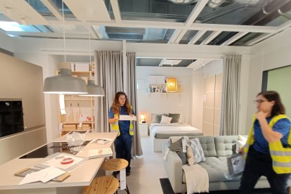 Últimos preparativos para la apertura de la tienda de IKEA en Almería.
