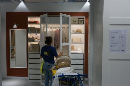 Últimos preparativos para la apertura de la tienda de IKEA en Almería.