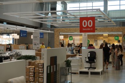 Últimos preparativos para la apertura de la tienda de IKEA en Almería.