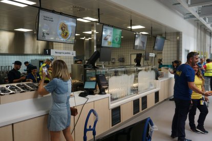 Últimos preparativos para la apertura de la tienda de IKEA en Almería.