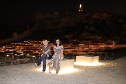 Eloísa Cabrera, concejal de Urbanismo y Vivienda, junto a María del Mar Vázquez, alcaldesa de la ciudad