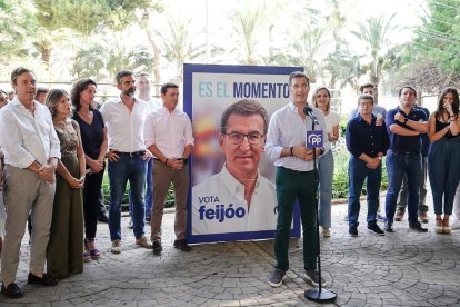 Ante el micrófono, el popular Miguel Ángel Castellón.