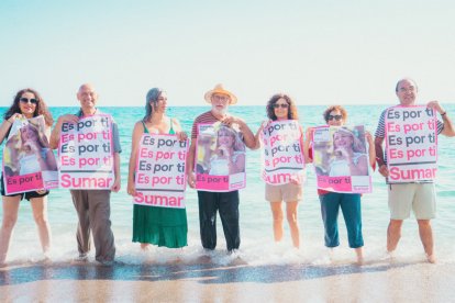 Original \'pegada\' de carteles de Sumar.