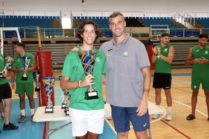 Las estrellas del Unicaja Costa de Almería apoyan a los más jóvenes. 