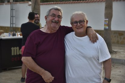 José Luis Soler y Paco Carmona, urólogo del Hospital Torrecárdenas, posan así de sonrientes.