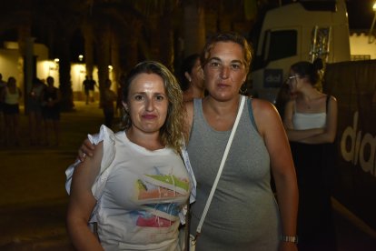 Elisa Rodrigo y Esperanza Cabellos posaban así de contentas durante el evento del que disfrutaron bailando y cantando las canciones más conocidas de los artistas de “Dial al Sol”