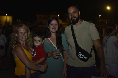 La familia Mirón Camino de Córdoba repite vacaciones en Vera por segunda vez y no quisieron perderse el concierto.