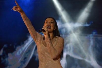 Lorena Gómez durante su actuación en \