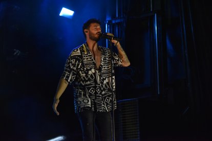 Antoñito Molina durante su actuación.