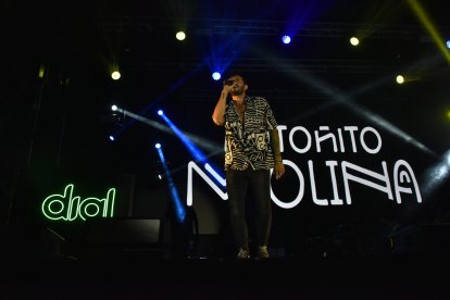 Antoñito Molina durante su actuación.