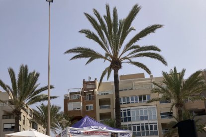 La trabajador del Ego Sport Centre, María Luisa, ameniza con bailes el programa 
