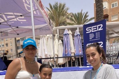 Nerea y Lidia de Decroly Kids organizan juegos para los más peques