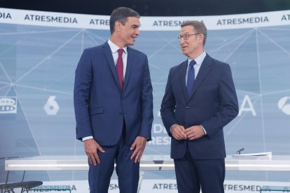 Pedro Sánchez y Alberto Núñez Feijóo, antes del debate.