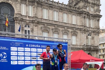 Subido al podio como segundo de la Copa del Mundo.