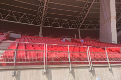 Color rojo en los fondos para dar un mejor aspecto.