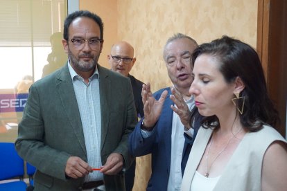 Llegada a los estudios de la Cadena SER.