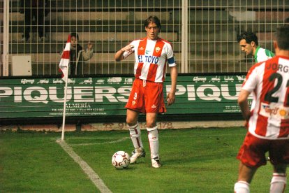 Paco Luna con su gol salvó al Almería del descenso ante el Poli.