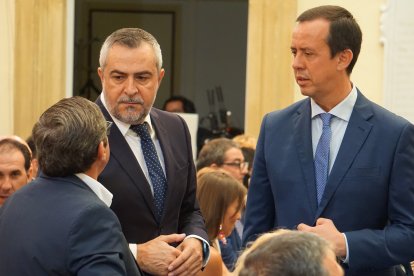 José María Martín, subdelegado del Gobierno, y el parlamentario Juan Antonio Lorenzo.