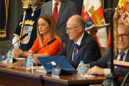 Loly Cruz, la diputada de menor edad, y Eugenio Gonzálvez, el mayor de la nueva Corporación Provincial.