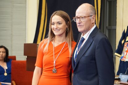 Eugenio Gonzálvez, diputado provincial del PP, junto a Loly Cruz, del PSOE.