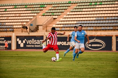 Luis Suárez no perdonó y se fue a casa con dos goles.