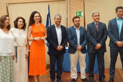 Representantes de la UAL y algunos de los premiados.