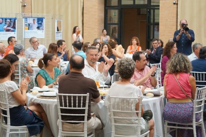 Asistentes al cóctel celebrado este jueves en la Universidad de Almería.