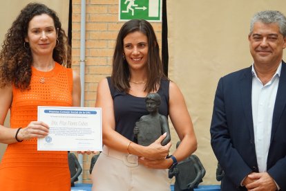 Pilar Flores, Premio a la labor del Personal Universitario que se distingan especialmente por su contribución al Desarrollo Social, Cultural, Económico o Medioambiental de Almería y Provincia.