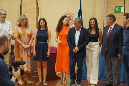 Representantes de la UAL con algunos de los premiados.