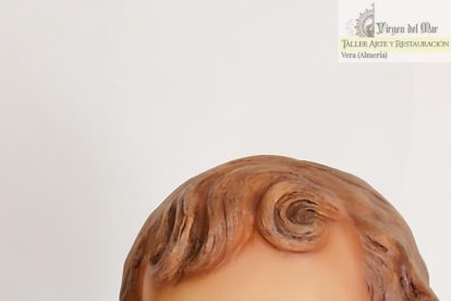 Detalle de la restauración del Niño Dios de Alhama de Almería.
