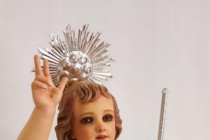 Detalle de la restauración del Niño Dios de Alhama de Almería.