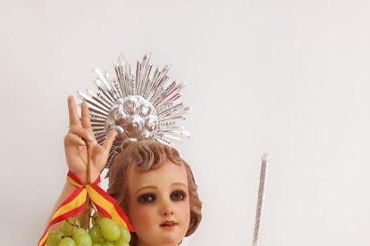 Detalle de la restauración del Niño Dios de Alhama de Almería.