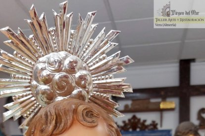 Detalle de la restauración del Niño Dios de Alhama de Almería.