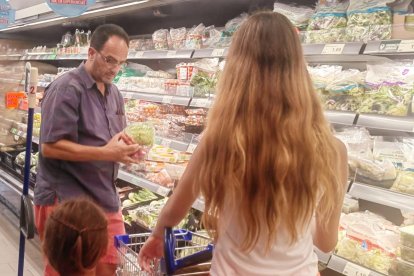 Antonio Hernando, del PSOE, de compras.