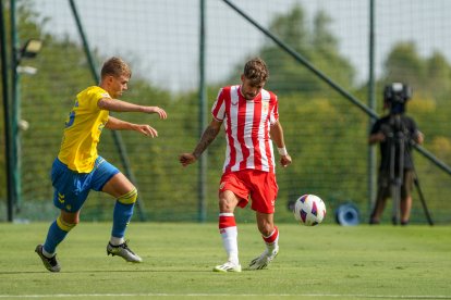 Alejandro Pozo afronta la tercera temporada en el Almería.