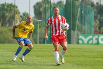 Rodrigo Ely volvió a dirigir la defensa junto a Srdan Babic.